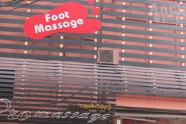 Nữ nhân viên massage ngã nhào từ tầng thượng đã tử vong