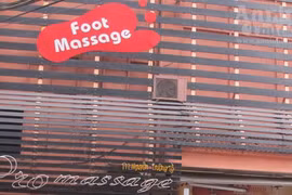 Nữ nhân viên massage ngã nhào từ tầng thượng đã tử vong