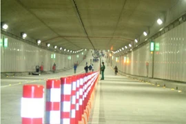 Khám phá hầm dìm chạy dưới đáy sông Sài Gòn