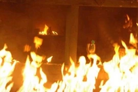 Em gái bị anh trai đổ xăng đốt đã tử vong