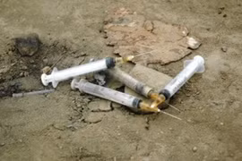 Con nghiện liều lĩnh chống công an