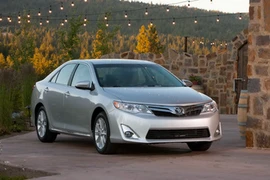 Camry thế hệ 7 chính thức ra mắt