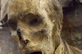 Rợn người khi vào hầm mộ chứa 70 ngàn xác ướp