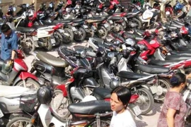 Bãi trông xe thu gấp...10 lần giá vé nhà nước