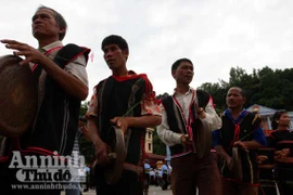 Màn trình tấu dàn cồng chiêng dân tộc Mường lớn nhất