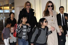 Đại gia đình 'ông bà Smith' thuê máy bay, ra Côn Đảo