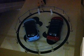 Phập phù điện đóm ở trung tâm thương mại Pico Mall