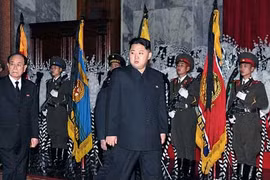 Đại tướng Jong Un có thoát được cái bóng của người cha? 