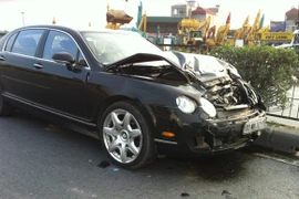 Siêu xe Bentley lâm nạn trên QL5