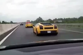 6 siêu xế gầm rú lao đi trên 180km/h