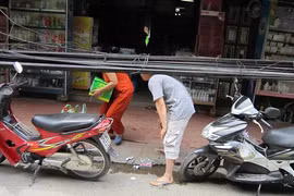 Chung sống với dây dợ thòng lọng ngang cổ