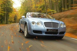 Bị bắt vì tự chụp ảnh lái xe tới 320km/h