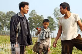 Nổi khùng vì bắt hụt...chuột