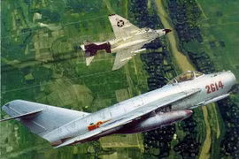 Gặp người phi công chuyên né ... tên lửa