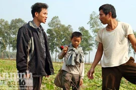 Nổi khùng vì bắt hụt...chuột