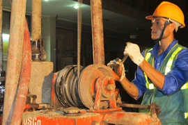 Nửa đêm xem Hà Nội khoan địa chất, làm Metro