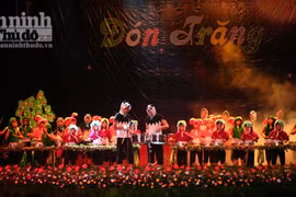 "Đón Trăng" sớm cùng học sinh trường MYC Việt Nam