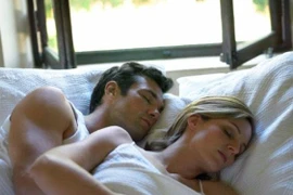 Mở cửa sổ khi ngủ giúp giảm cân