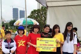 Những người bán hàng đặc biệt của phiên chợ từ thiện