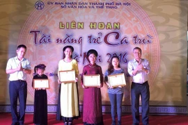 Bế mạc Liên hoan Tài năng trẻ ca trù Hà Nội 2016