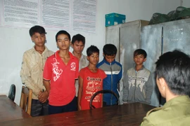 Ném đá xe khách, 6 thanh thiếu niên bị xử phạt