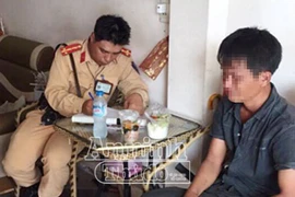 Hà Nội: Phát hiện một phu vàng ngất bên đường do đói, khát