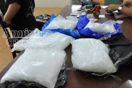 Hà Nội: Phát hiện đôi nam nữ vận chuyển ma túy đá 