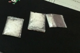 Chở bố mẹ đi khám bệnh còn mang theo cả ma túy