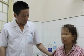 18 y bác sĩ phơi nhiễm HIV sau một ca cấp cứu sản phụ đã ngừng tim