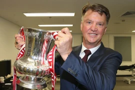 M.U chính thức "trảm" Van Gaal sau 2 năm đầy sóng gió