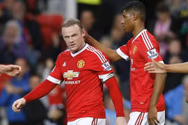 Rooney xác lập kỷ lục ghi bàn tại Old Trafford