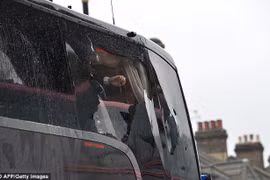 Cảnh sát bắt đối tượng tình nghi tấn công xe buýt của M.U