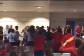 Fan quá khích của Real và Atletico ẩu đả tại sân bay 