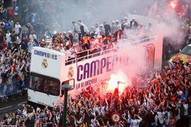 Hàng ngàn CĐV Real Madrid đổ ra đường chào đón nhà vô địch châu Âu 