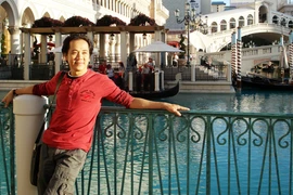 Người đàn ông với đôi mắt buồn 