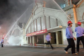 Hỏa hoạn đang đe dọa nhiều chợ