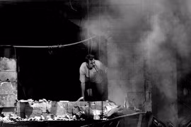 Coi ảnh báo chí chỉ để minh họa là tư duy ấu trĩ