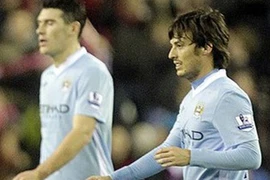 Man City tự “bắn” vào chân
