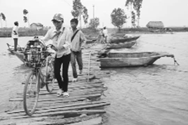 “Xóm ốc đảo” và cây cầu tử thần