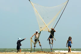 Đi cà kheo trên biển Nghĩa Hưng 