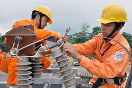 Không đồng tình thu thêm phí điện lực