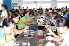 Mở đợt cao điểm kiểm tra bếp ăn tập thể 