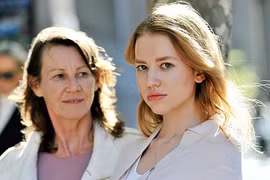 Kiện trường cũ vì bảng điểm kém