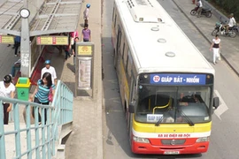 Vận hành 52 xe buýt mới trên 2 tuyến 