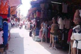 Chợ vải Ninh Hiệp rẻ nhưng vẫn ế 