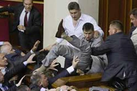 Ẩu đả trong cuộc họp Quốc hội Ukraine