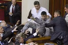 Ẩu đả trong cuộc họp Quốc hội Ukraine