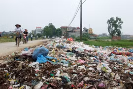Rác đầy “nhà”, chính quyền kêu khó!