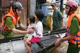 Lực lượng vũ trang luôn gương mẫu đi đầu 