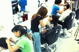 Nghề “bới đen tìm bạc”